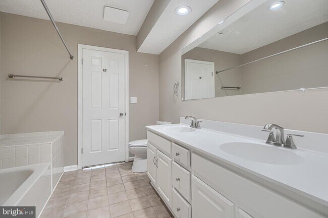 Building Photo - 2332 Darby Ct