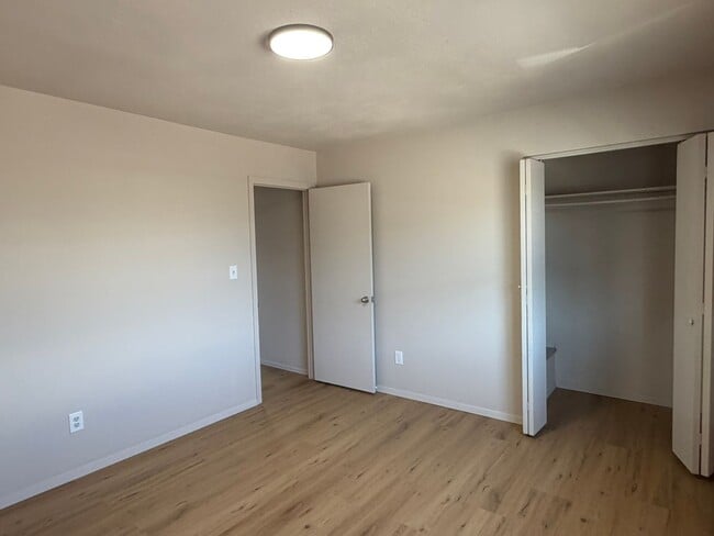 Building Photo - 561 W Pabor Way