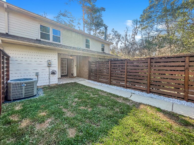 Building Photo - 1008 Holland Dr