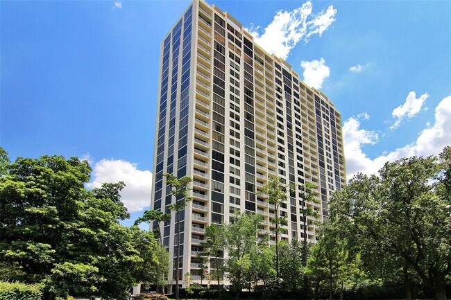 Building Photo - 121 N Post Oak Rd