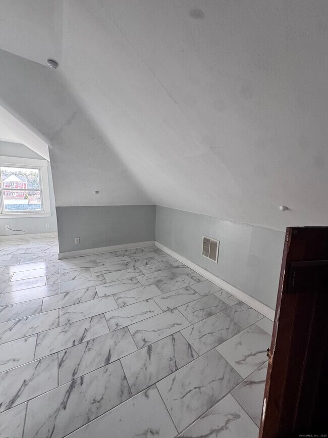 Building Photo - 62 Marne St