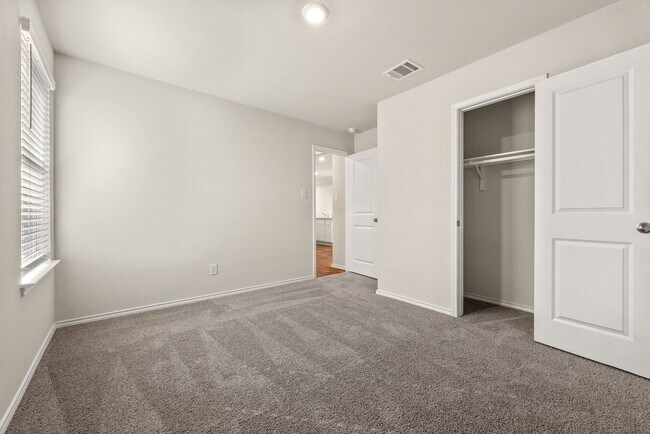 Building Photo - Beautiful 3 Bed Home in Preserve at Medina | Granite Counters, Covered Patio & Community Amenities