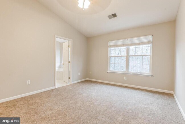 Building Photo - 2602 Streamview Dr