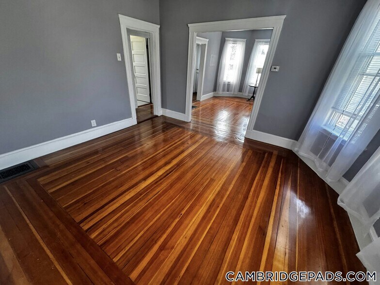 Building Photo - 32 Cedar St