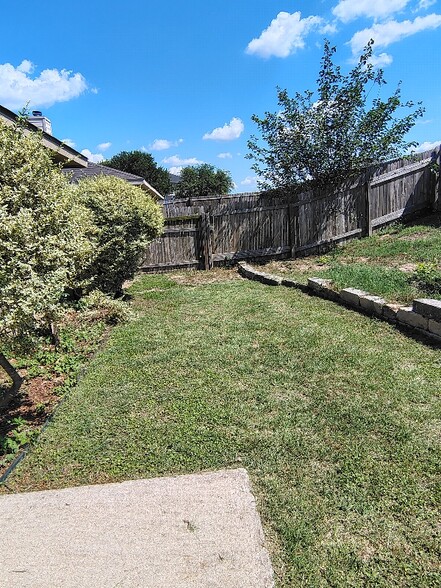 Building Photo - 382 Lake Washington Dr