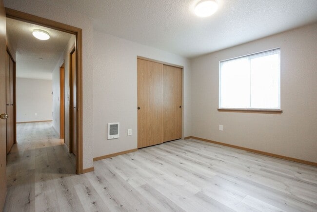 Building Photo - 2739 SW Jasmine Pl