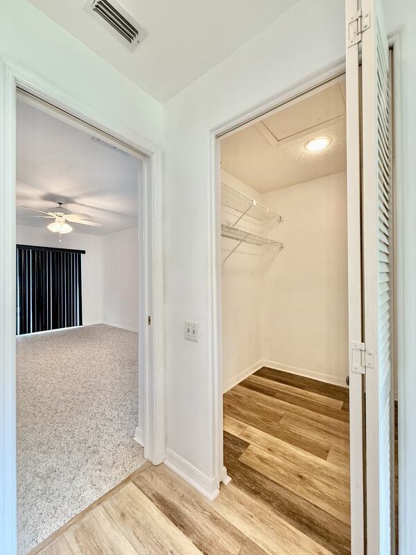 Building Photo - 13642 Dunwoody Ct