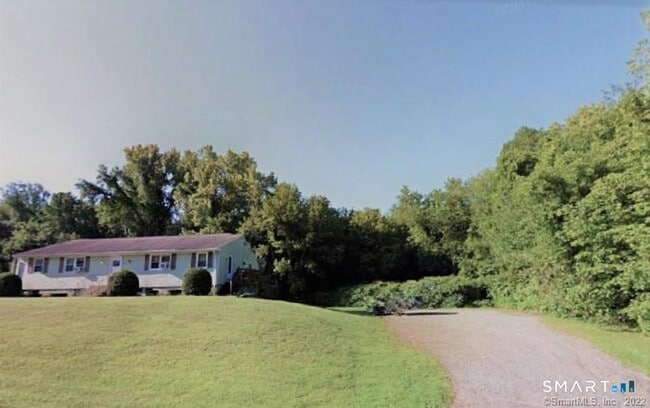 Building Photo - 8 White Oak Rd