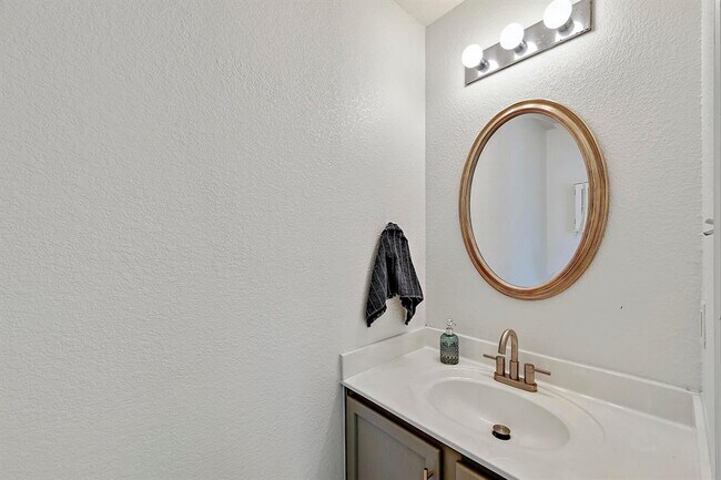 Building Photo - 102 Cannery Cove