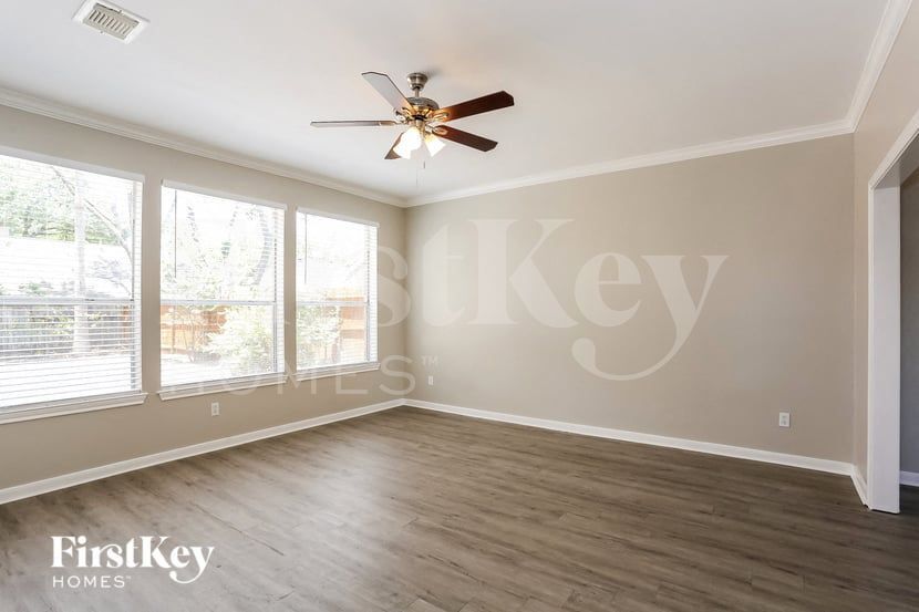 Building Photo - 5711 Parryville Dr