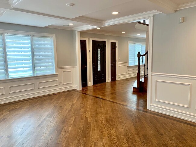 Building Photo - 131 Montgomery Ln