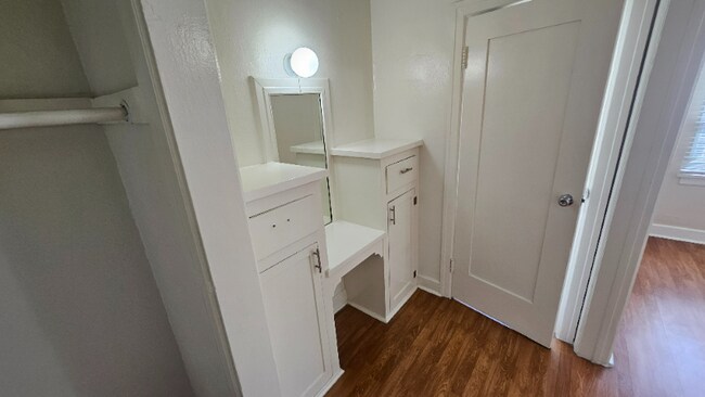 Building Photo - 727 S Coronado St