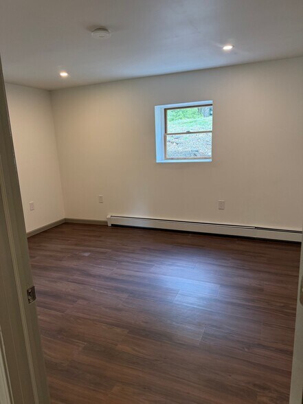 Building Photo - 40 Sky Moore Ln