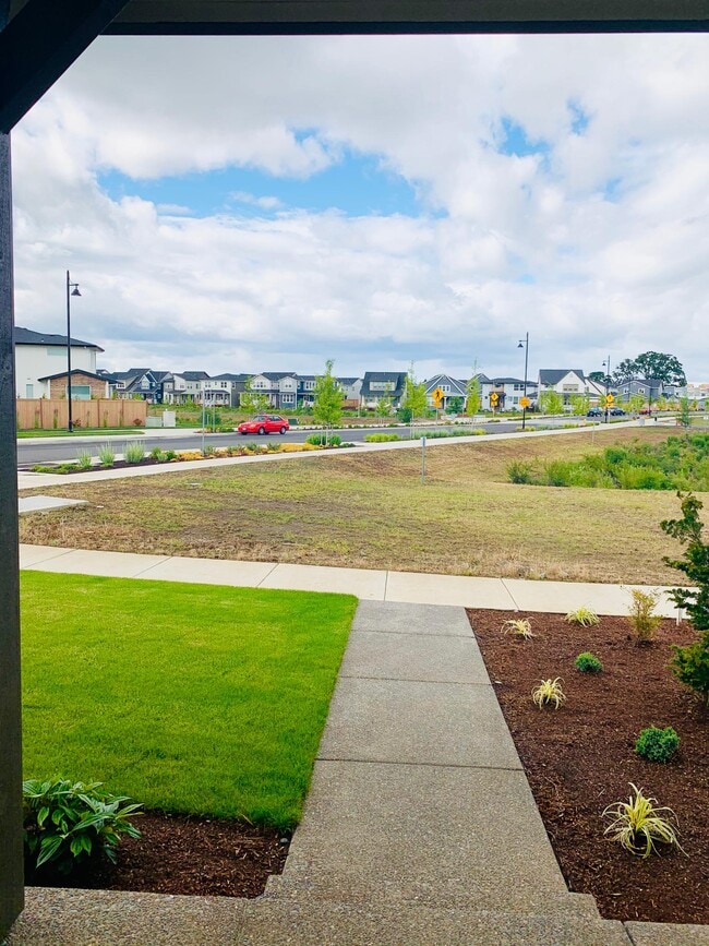 Building Photo - 7149 SE Bristletail Ln