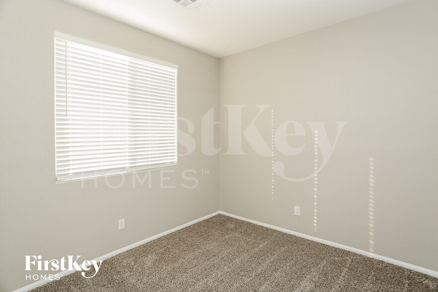 Building Photo - 8529 W Kellman Ave