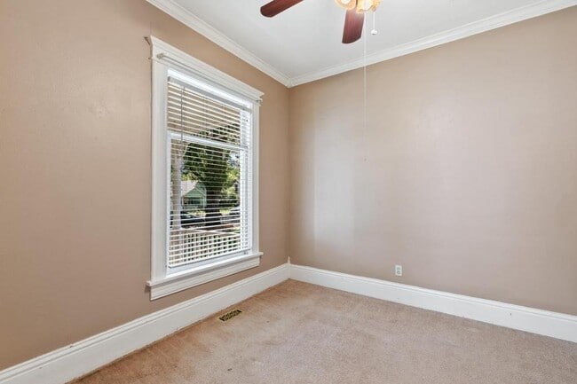 Building Photo - 2220 W Kiowa St
