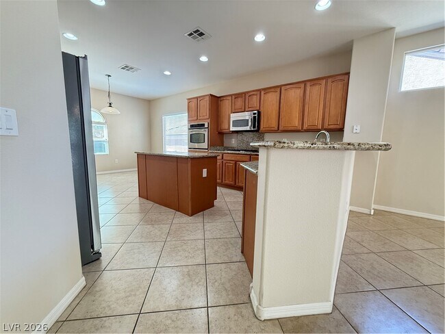 Building Photo - 2240 Shadow Canyon Dr