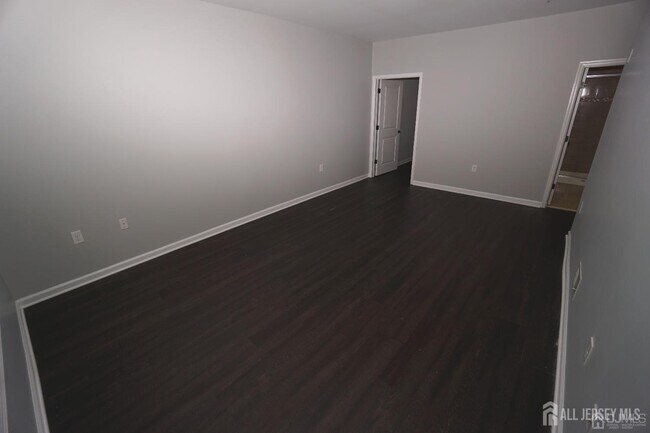 Building Photo - 475 Avenel St
