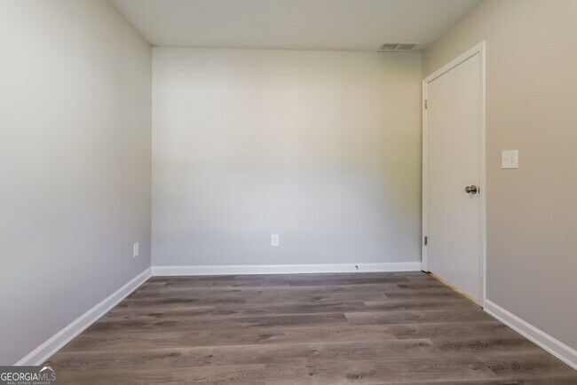 Building Photo - 375 Springlake Dr