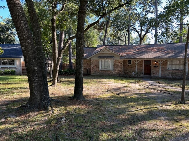 Building Photo - 1702 Maux Dr