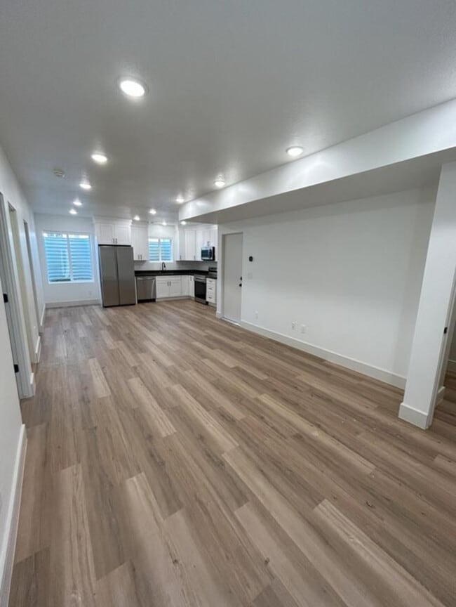 Building Photo - 288 E Center St