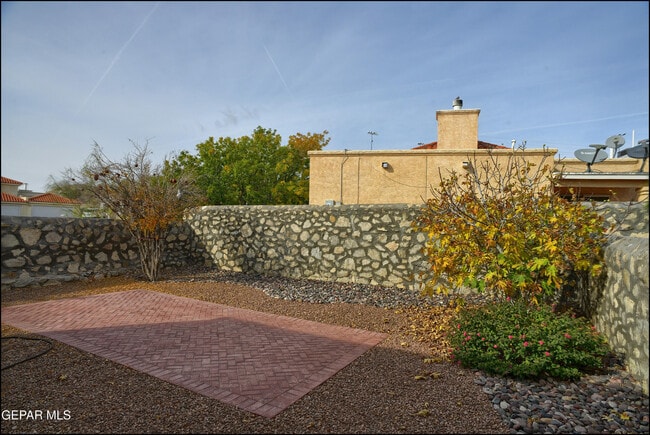 Building Photo - 237 N Alto Mesa Dr