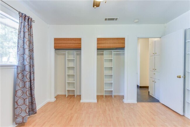Building Photo - 4900 Brushy Ridge Dr