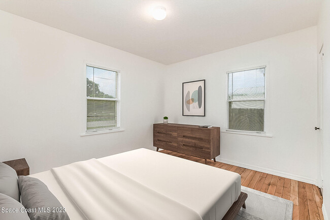 Building Photo - 533 E Lincoln Ave