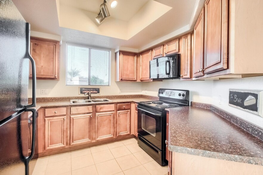 Building Photo - 4925 E Desert Cove Ave