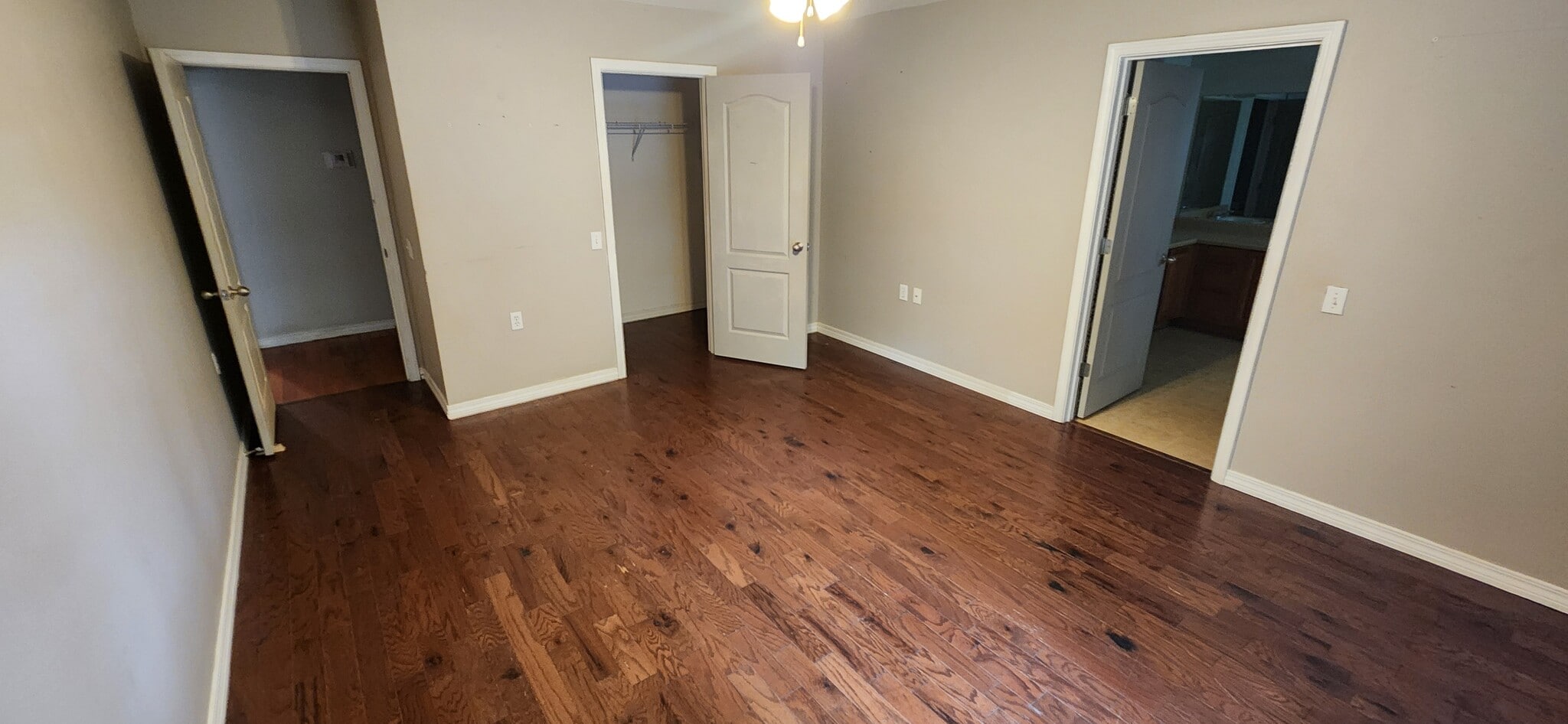 Master bedroom walkin closet - 2318 Tall Oak Dr