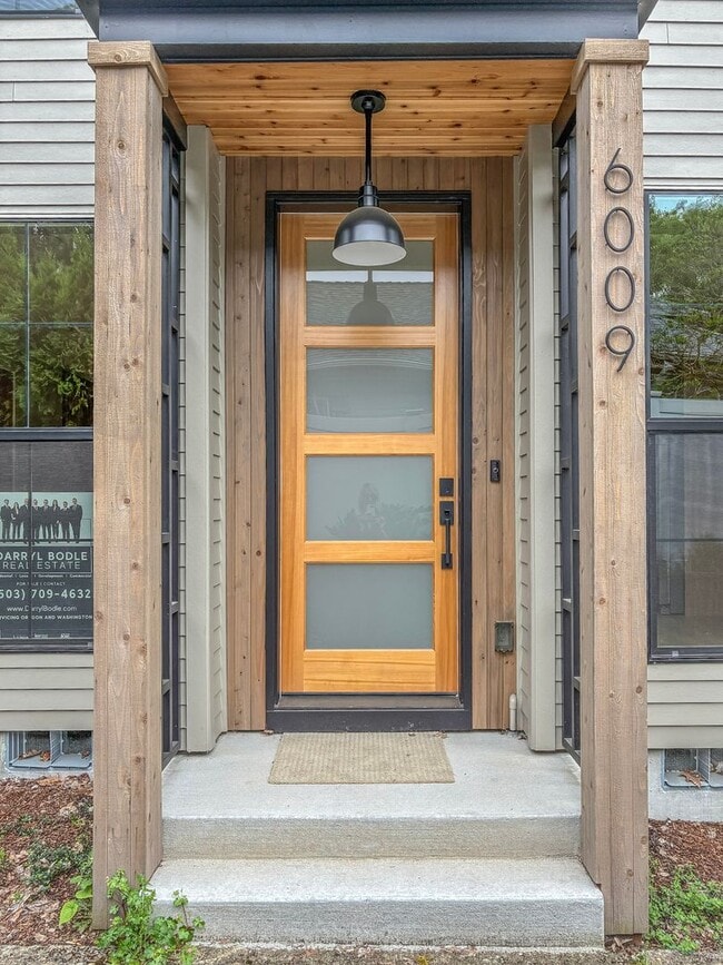Building Photo - 6008 NE 30th Ave