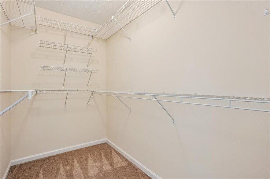 Building Photo - 529 Lantern Wood Dr