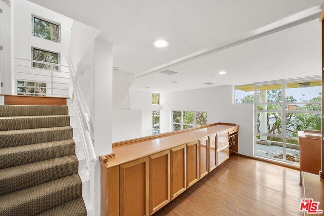 Building Photo - 1011 Pacific St