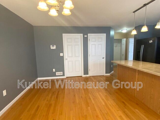 Building Photo - 2437 Larchmont Dr