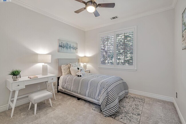 Building Photo - 260 Abigail Cir