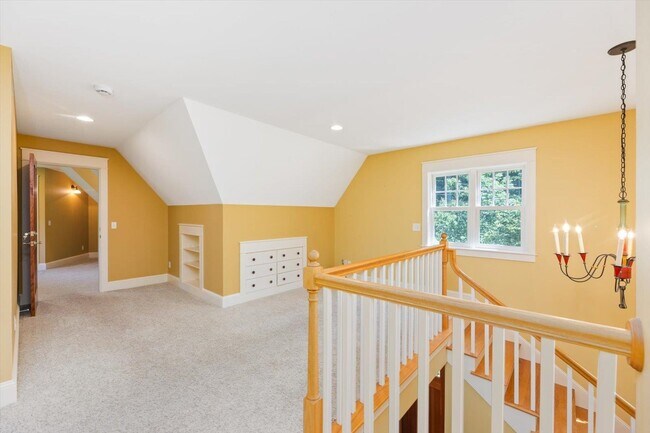 Building Photo - 662 Hurricane Rd