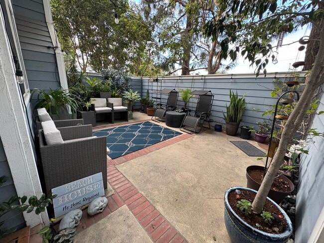 Building Photo - 8115 Surfline Dr