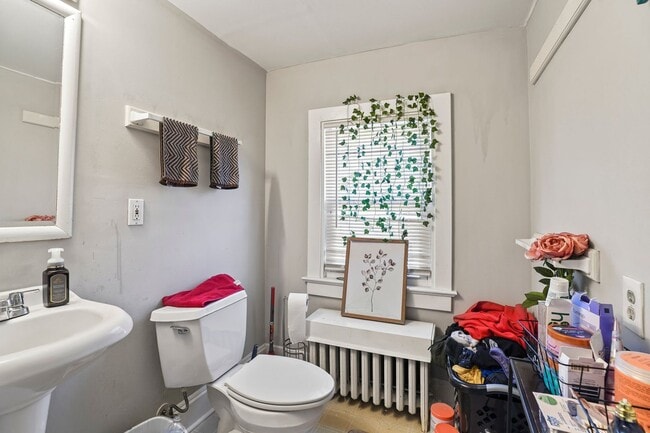 Building Photo - Ewing, NJ – 7BR / 2BA. House near TCNJ. Spacious layout. - Gambourg Properties