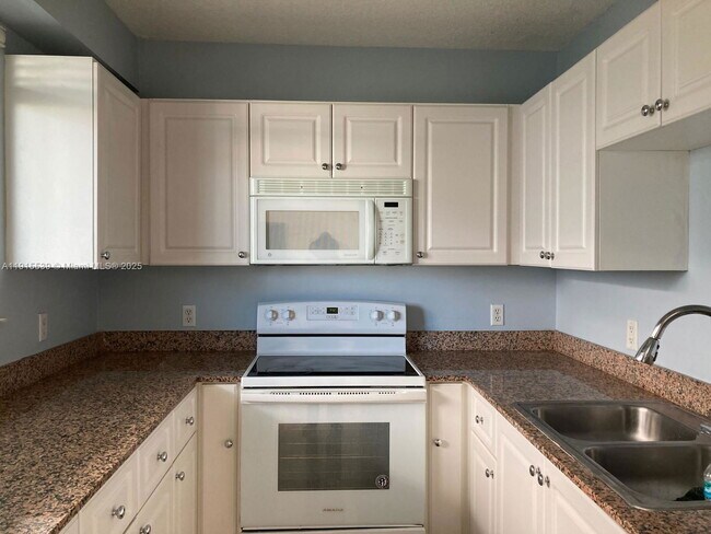 Building Photo - 7800 Collins Ave