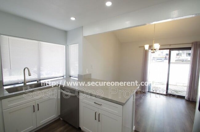 Building Photo - 6255 Canoga Ave