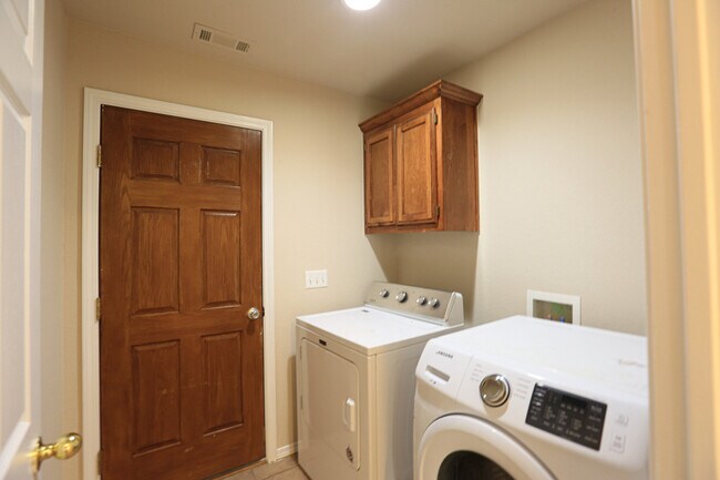 Building Photo - 3509 SW Deerfield Blvd