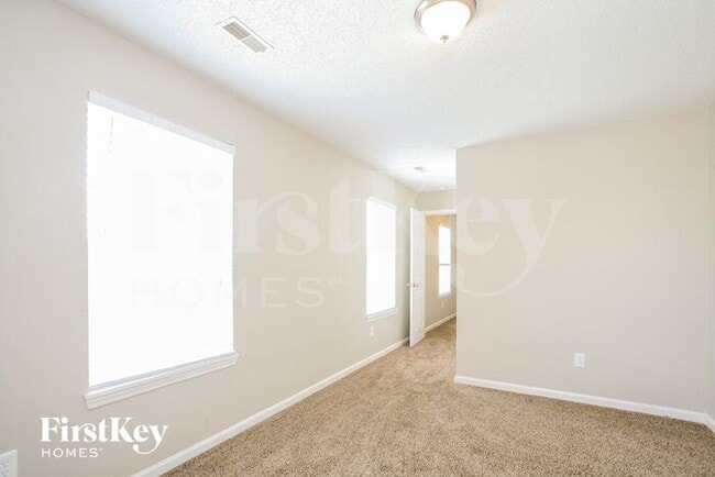 Building Photo - 699 Findlay Ln