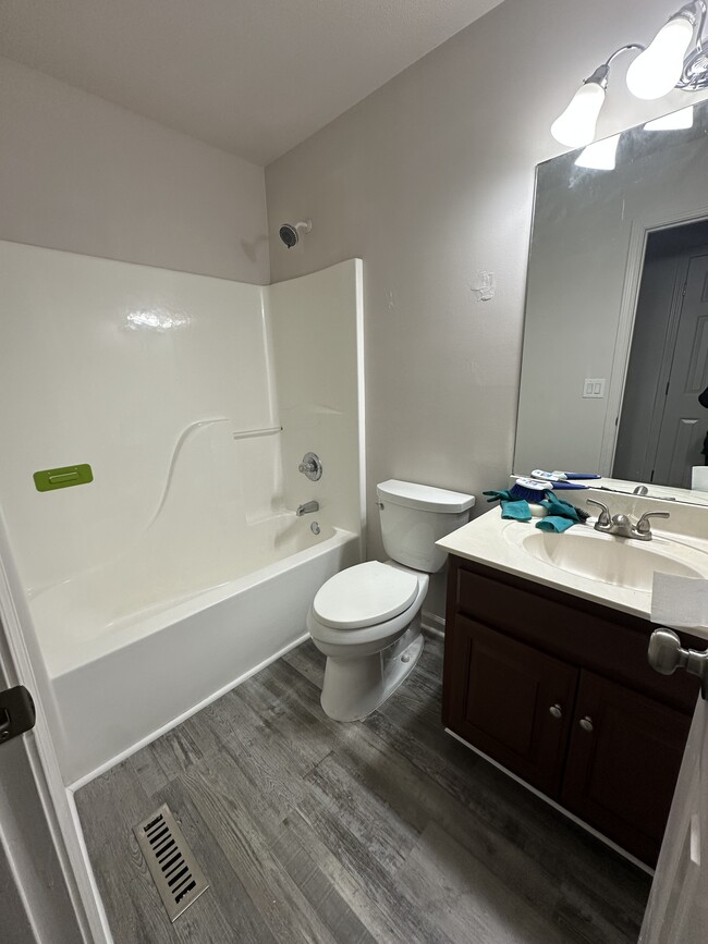 Building Photo - 125 Foxrun