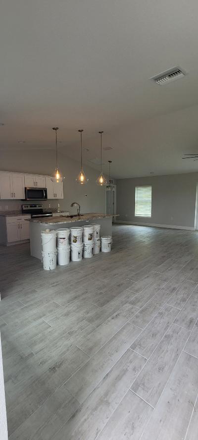 Building Photo - 2022 NE 25th Terrace