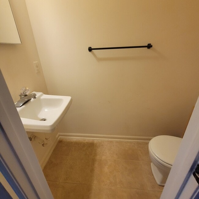 Building Photo - 408 Memorial Park Dr