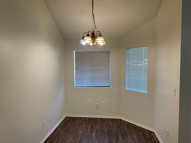 Building Photo - Charming 2-Bedroom Townhome in Lancaster -...