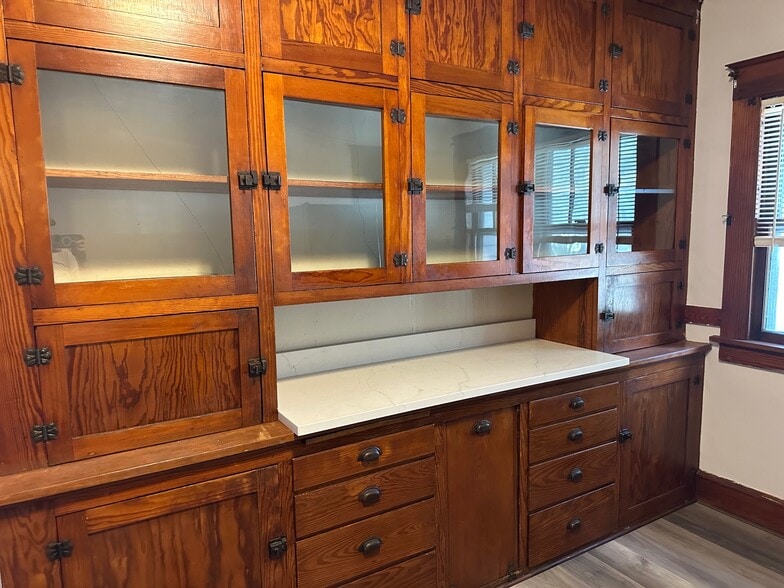 Kitchen Built ins - 507 Niagara Ave