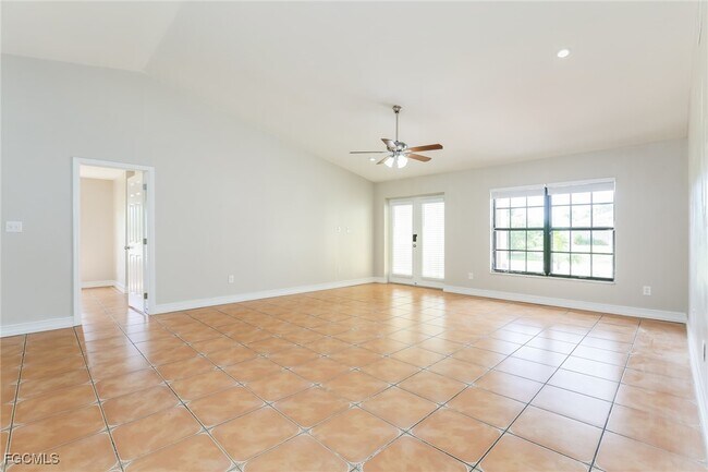 Building Photo - 717 Little Rock St E