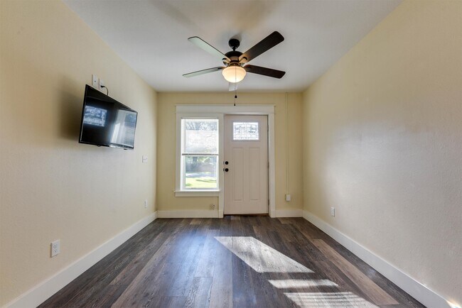 Building Photo - 1500 Dacron Dr