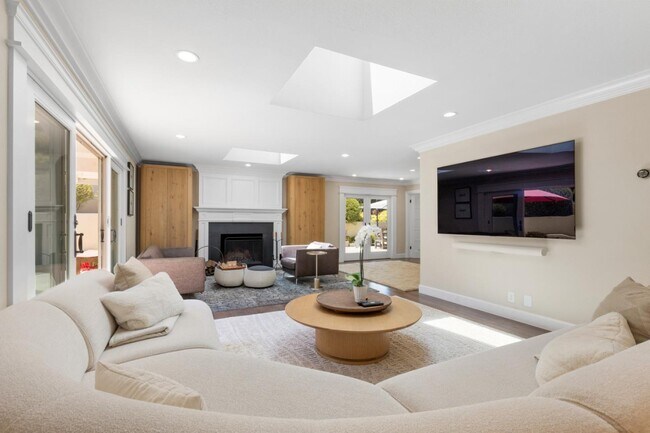 Building Photo - 977 Continental Dr